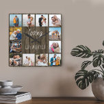 Loving Life med dig Citat 12 Photo Wood Fyrkantig Klocka<br><div class="desc">Fotoklocka med lycklig-citat och 12 av bilderna av familj och vänner. Fotomallen är konfigurerad för att du ska kunna skapa ditt eget rutnätsfotokollage i stil till ram. Citatet lyder "älskar livet med dig". Utformningen är skriven med ett snyggt skript och en smala typpografi med en rustik land barnwood-effektbakgrund. Lägg till...</div>