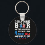 Loving Pappa-drickande, 4:e juli. Nyckelring<br><div class="desc">Loving Pappa Drinking Gift Manar USA flagga</div>