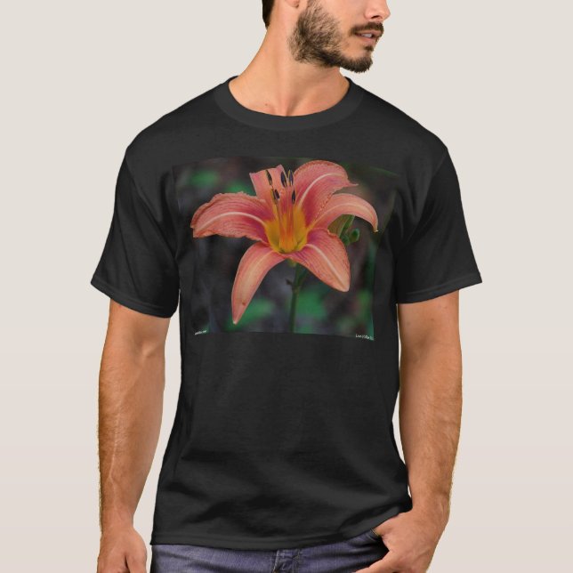 Loving Tawny Daylily Apparel and Gifts Tee (Framsida)