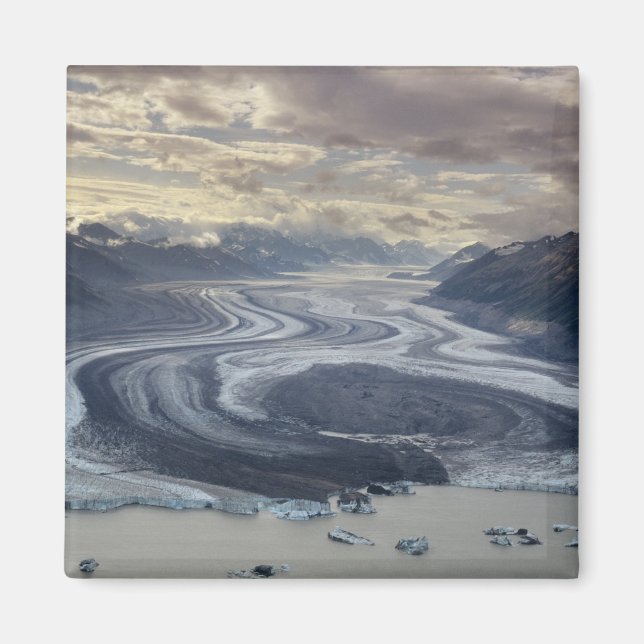 Lowell Glacier flyter in i floden Alsek i Magnet (Framsidan)