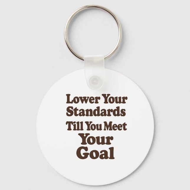 Lower Your Standards Until You Meet Your Goal Nyckelring (Framsida)