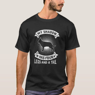 Loyal Obedient Black German Shepherd Hund  T Shirt