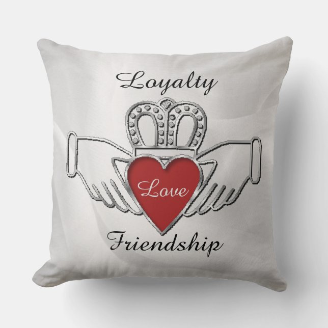 Loyalty Kärlek Vänskap Claddagh White Pillow Kudde (Framsida)
