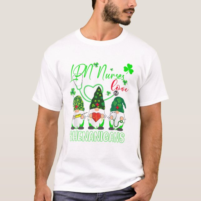 LPN Nurses Kärlek Shenanigans Funny Gnomes St Patr T Shirt (Framsida)