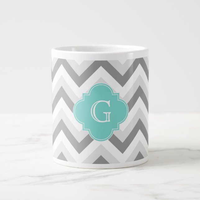 Lt 2 Grått White Chevron Aqua Monogram Jumbo Mugg (Framsidan)