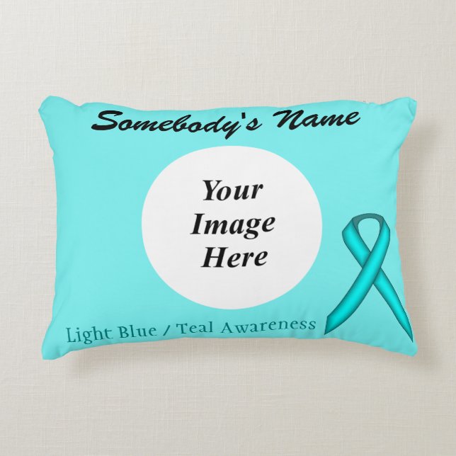 Lt Blue/Teal Standard Rbn Tmpl av Kenneth Yoncich Prydnadskudde (Framsidan)