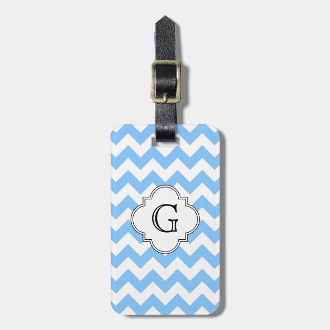 Lt Blue Wht Chevron Zigzag Wht Quatrefoil Monogram Bagagebricka (Vertikal Framsida)
