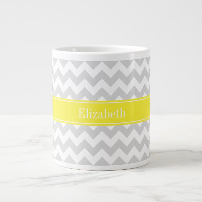 Lt Grå Vit Chevron Gul Namnmonogram Jumbo Mugg (Framsidan)