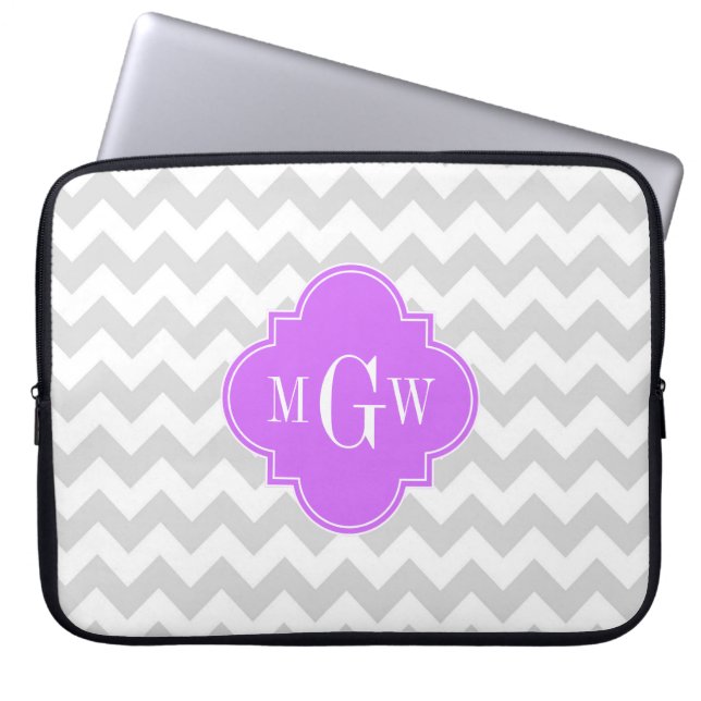 Lt Grått Wht Chevron Lilac Quatrefoil 3 Monogram Laptop Fodral (Framsidan)