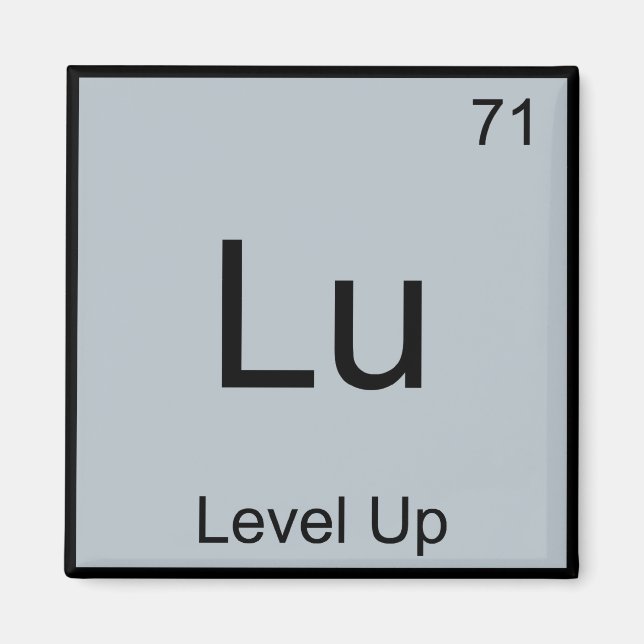 Lu - Level Up Rolig T-Shirt med Kemiskt Elementsym Magnet (Framsidan)