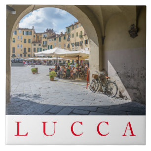 Lucca Piazza Anfiteatro visar keramiskt plattor Kakelplatta