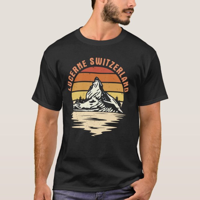 Lucerne Schweiz Attraktion schweiziska bergen Swi T Shirt (Framsida)