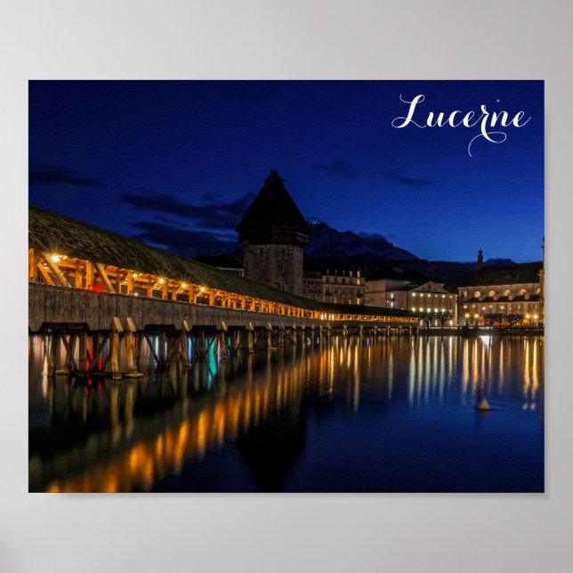 Lucerne Schweiz Chapel Bridge på natten Poster (Framsidan)