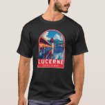 Lucerne Schweiz Travel Art Vintage T Shirt<br><div class="desc">Lusernretro-vektorns rörelsemönster. Lucerne,  en kompakt stad i Schweiz som är känd för sin bevarade medeltida arkitektur,  ligger mitt i snötäckta berg på Sjö Lucerne.</div>