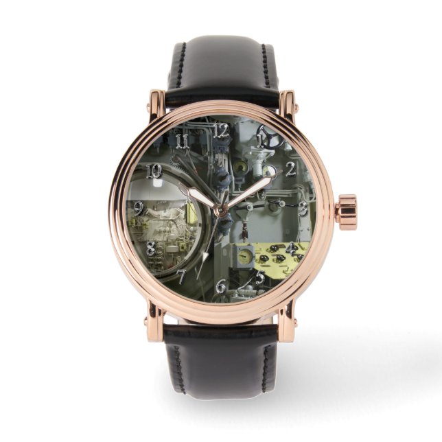 luckor på en gammal retroubåt armbandsur (Framsida)