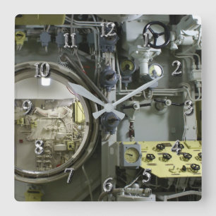 luckor på en gammal retroubåt fyrkantig klocka