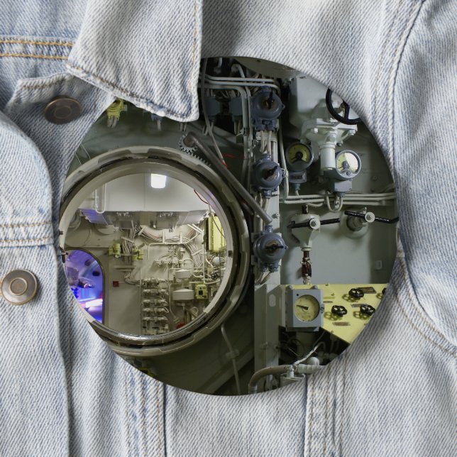 luckor på en gammal retroubåt knapp (In Situ)