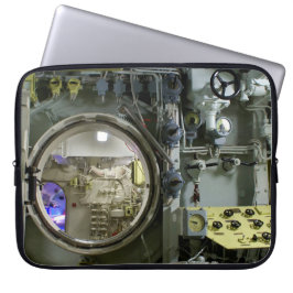 luckor på en gammal retroubåt laptop fodral