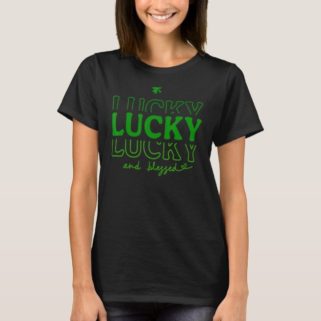 Lucky and Blsed Stacks Typography St Patrick's T Shirt (Framsida)
