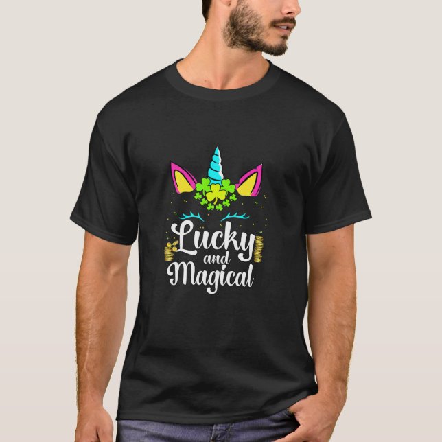 Lucky and Magic Unicorn St Patricks Shenanigans T Shirt (Framsida)