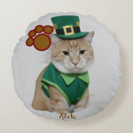 Lucky Cat Dressed as Leprechaun Round Pillow Rund Kudde