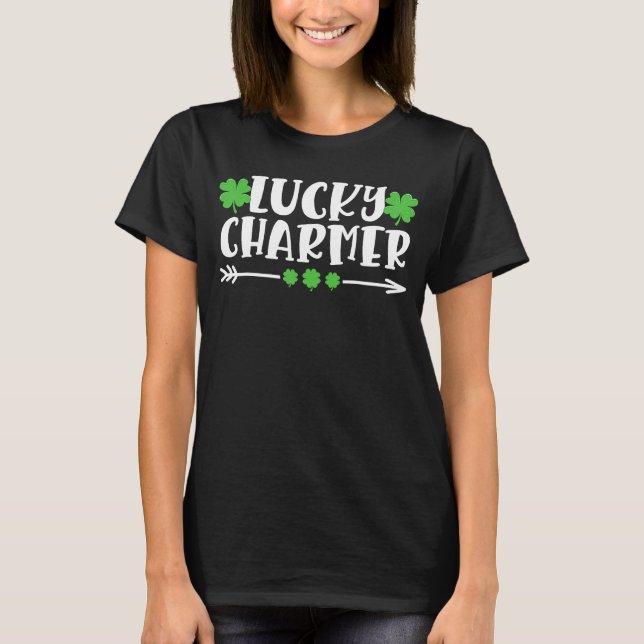 LUCKY CHARMER Funny St patricks day Shamrock Boys T Shirt (Framsida)
