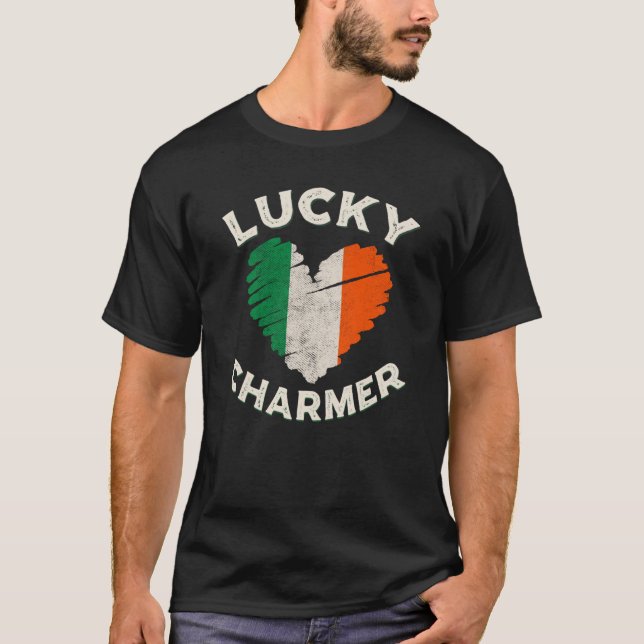 Lucky Charmer Grunge Heart Irish Flag St Patrick's T Shirt (Framsida)