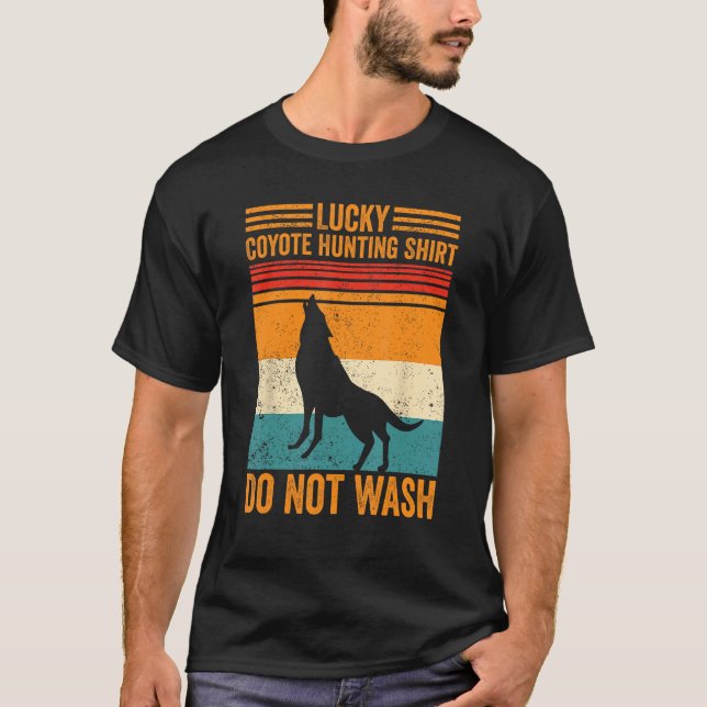 Lucky Coyote Hunting  Coyote Hunter Yote T Shirt (Framsida)