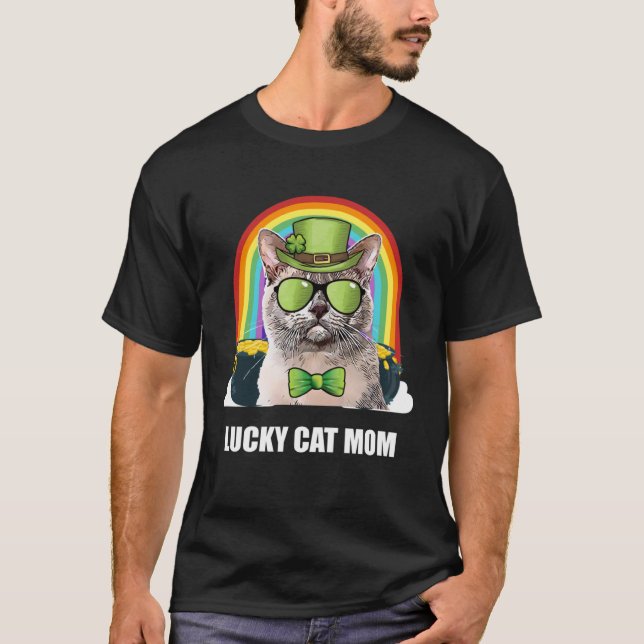 Lucky European Burmese Cat Mom St Patricks Day T Shirt (Framsida)