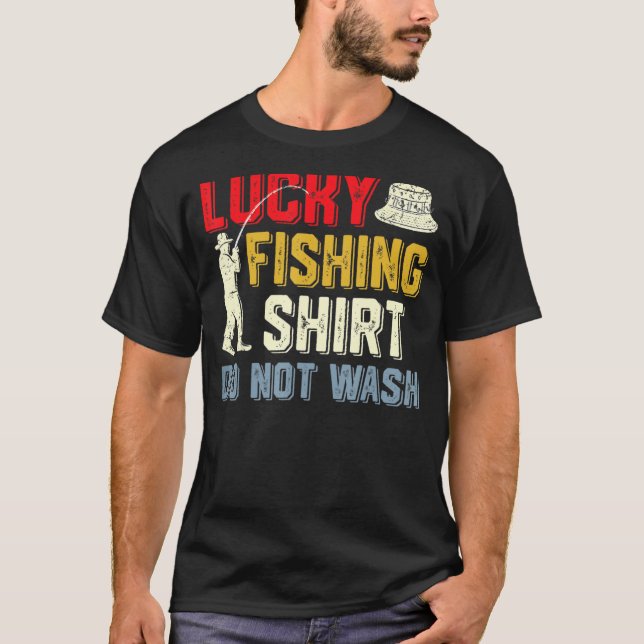 Lucky Fishing Tee Lomme Fiske som säger Manar Kvin (Framsida)