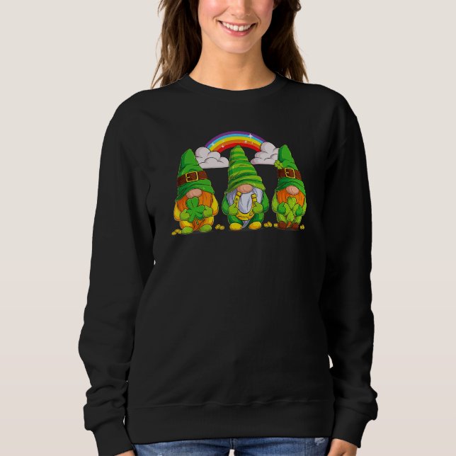 Lucky Gnomes Holding Shamrock Clover And Horseshoe T Shirt (Framsida)
