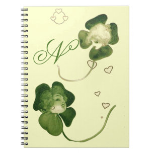 LUCKY GRÖNT SHAMROCK DAM MED HEARTS MONOGRAM ANTECKNINGSBOK