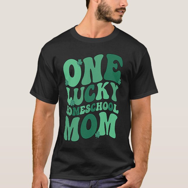Lucky Homeschool Mom St Patrick's Day Homeschoolin T Shirt (Framsida)