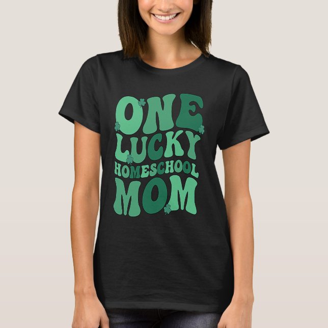 Lucky Homeschool Mom St Patrick's Day Homeschoolin T Shirt (Framsida)