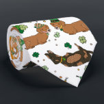 Lucky Hundar Dachshunds Klöver St. Patrick's Day Slips<br><div class="desc">Firar St. Patrick's Day på det finaste sättet med den här "Lucky Hundar"-designen, med handdragna dachshundar omgivna av turligt klöver. Perfekt för hundälskare, fingeravtrycksägare eller alla som vill lägga en lekfull hand till sina helgdag eller dekorera. Oavsett om du är på väg till en parad, är värd för en festlig...</div>