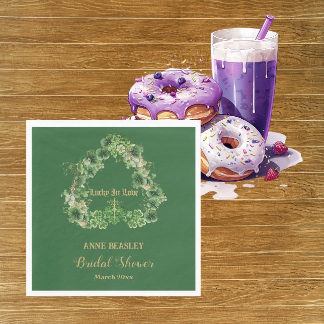 Lucky i Kärlek Shamrock Grönt Guld Möhippa Pappersservett (Lucky in Love Shamrock Green Gold Bridal Shower Napkins)