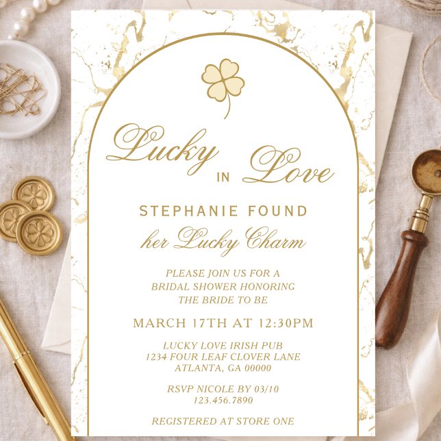 Lucky in Love Elegant Gold Shamrock Bridal Shower Inbjudningar (Skapare uppladdad)