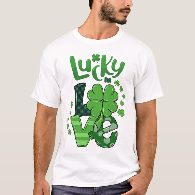 Lucky In Love St. Patrick's Day Patterned Shamrock T Shirt (Framsida)