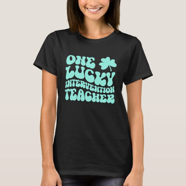 Lucky Intervention Teacher St Patrick's Day Teache T Shirt (Framsida)