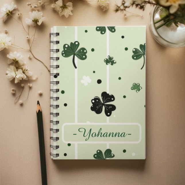 Lucky Klöver St. Paddys Klöver Mönster & Rand Anteckningsbok (Lucky Clover St. Paddy’s Clover Pattern & Stripes Notebook)