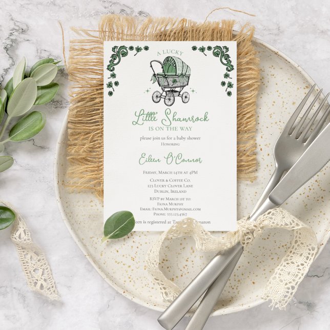 Lucky Little Shamrock St Patricks Baby Shower Inbjudningar (Elegant Green White Irish St Patrick's Day Baby Shower Vintage Baby Carriage, Lucky Green Shamrocks.)