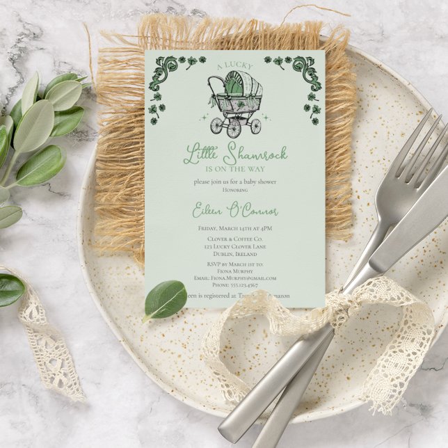 Lucky Little Shamrock St Patricks Baby Shower Inbjudningar (Elegant Pink Irish / St Patrick's Day Baby Shower Vintage Baby Carriage & Lucky Green Shamrocks.)