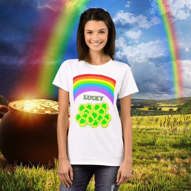 Lucky med Rainbows, Guld och Shamrocks T-Shirt (Lucky with Rainbows, Gold and Shamrocks T-Shirt)