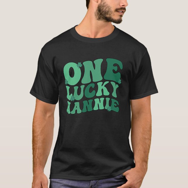 Lucky Nannie Grandmor St patrick's day Nannie G T Shirt (Framsida)