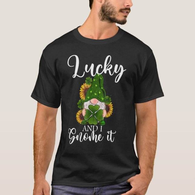 Lucky och jag fick det Lucky Shrock Gnome St Patri T Shirt (Framsida)