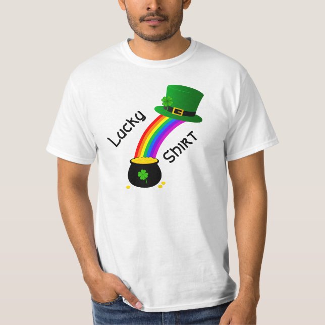 Lucky Shirt with rainbow and pot of gold. Tee (Framsida)