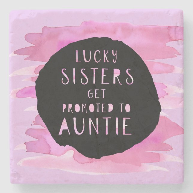 Lucky Sisters blir befordrad till Auntie Stenunderlägg (Framsidan)