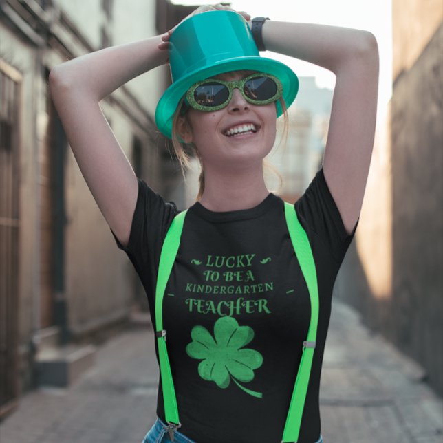 LUCKY TILL KINDERGARTEN TEACHER St. Patrick's T Shirt (Skapare uppladdad)