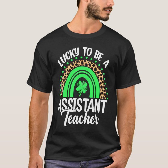 Lucky To Be A Assistant Teacher Shamrock St Patric T Shirt (Framsida)