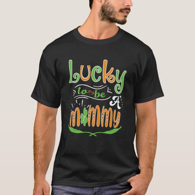 Lucky To Be A Mommy St Patrick' Day T Shirt (Framsida)